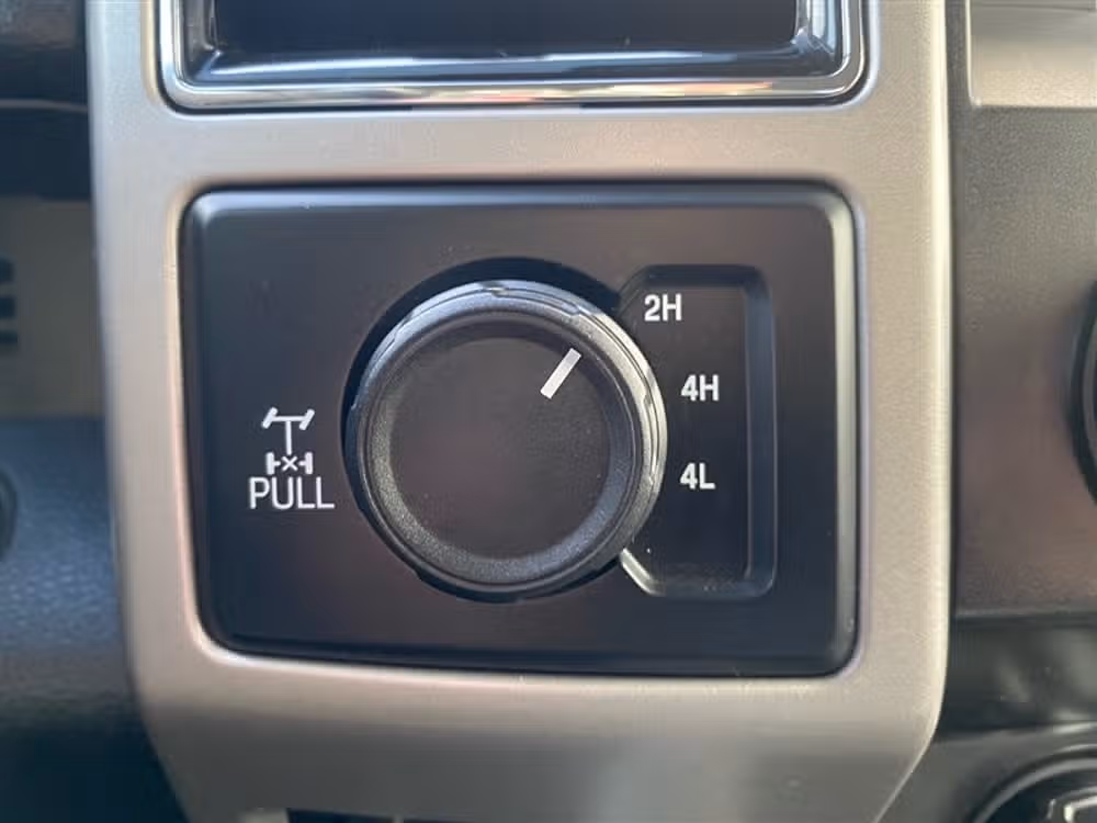 2019 Ford F-350 Super Duty SUPER DUTY LARIAT 4X4 *LIFTED* Crew Cab Image 21
