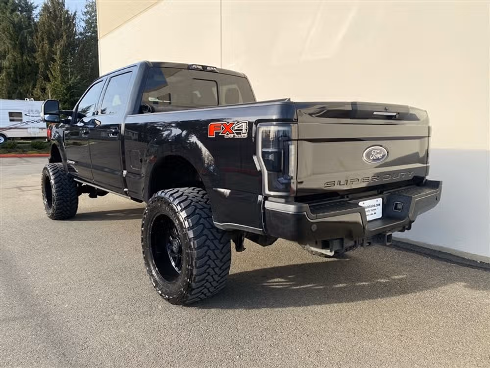 2019 Ford F-350 Super Duty SUPER DUTY LARIAT 4X4 *LIFTED* Crew Cab Image 8