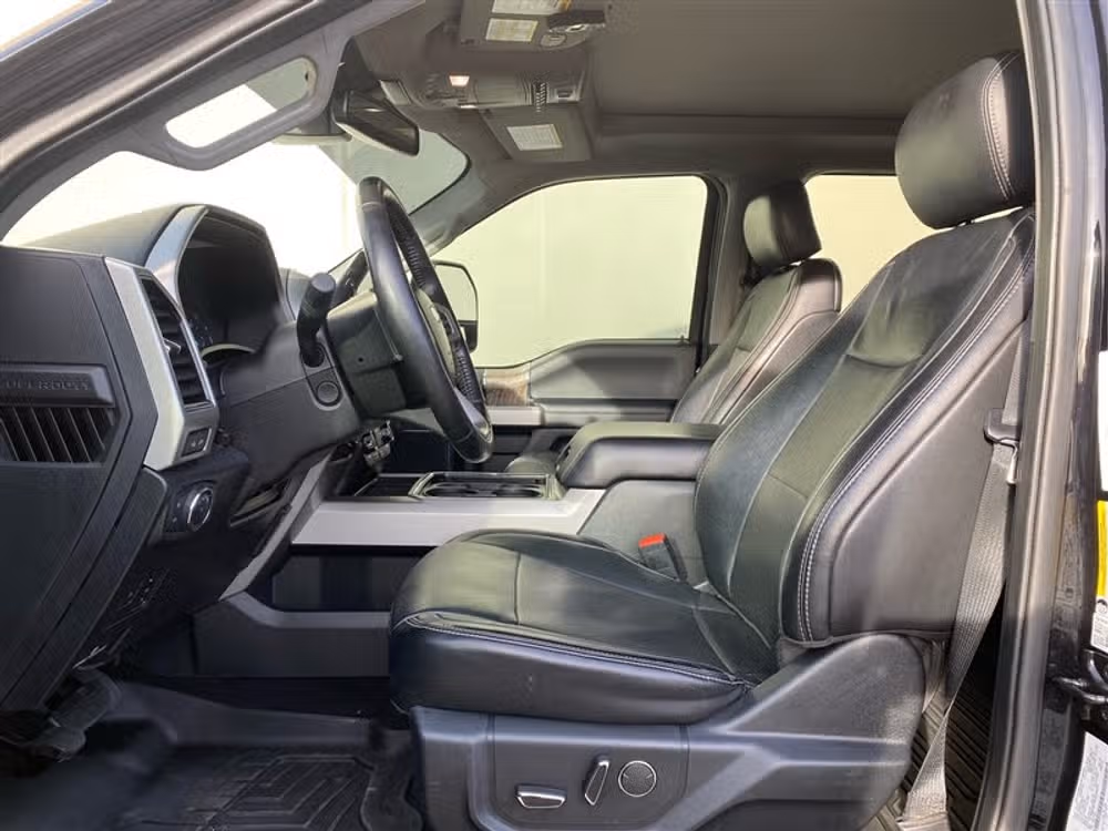 2019 Ford F-350 Super Duty SUPER DUTY LARIAT 4X4 *LIFTED* Crew Cab Image 31