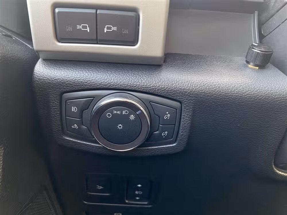 2019 Ford F-350 Super Duty SUPER DUTY LARIAT 4X4 *LIFTED* Crew Cab Image 27