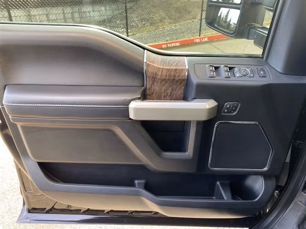 2019 Ford F-350 Super Duty SUPER DUTY LARIAT 4X4 *LIFTED* Crew Cab Image 28