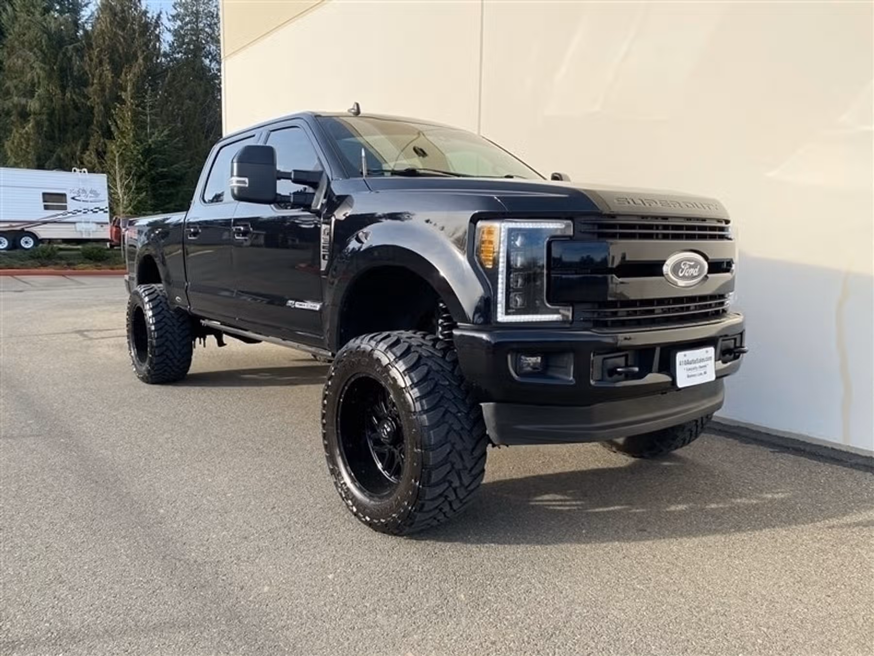 2019 Ford F-350 Super Duty SUPER DUTY LARIAT 4X4 *LIFTED* Crew Cab Image 1