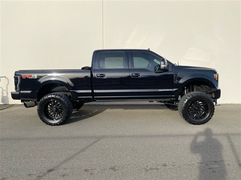 2019 Ford F-350 Super Duty SUPER DUTY LARIAT 4X4 *LIFTED* Crew Cab Upper Image 2