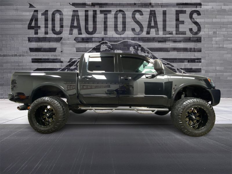 2015 Nissan Titan PRO-4X Crew Cab Upper Image 2