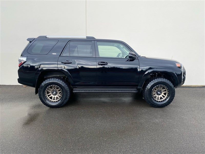 2022 Toyota 4Runner SR5 Premium Upper Image 2
