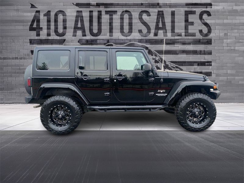 2017 Jeep Wrangler Unlimited Sahara photo 2