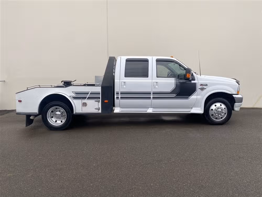 2001 Ford F-550 Super Duty Super Duty Chassis Crew Cab Image 2