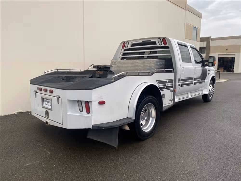 2001 Ford F-550 Super Duty Super Duty Chassis Crew Cab Image 3