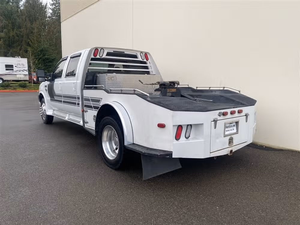 2001 Ford F-550 Super Duty Super Duty Chassis Crew Cab Image 8
