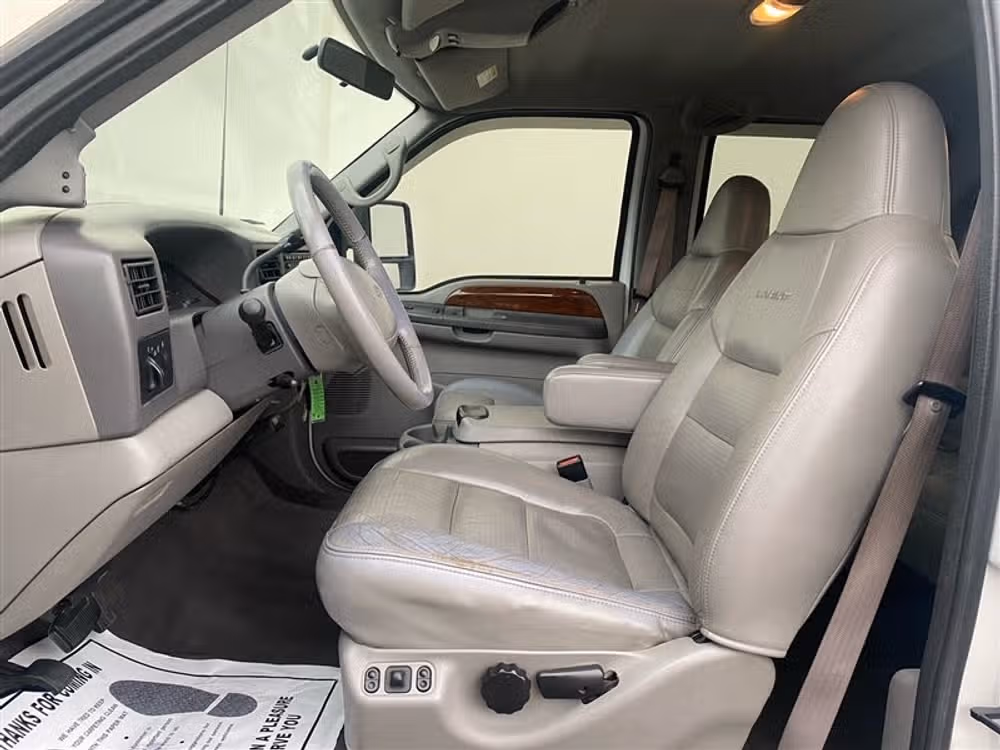 2001 Ford F-550 Super Duty Super Duty Chassis Crew Cab Image 23