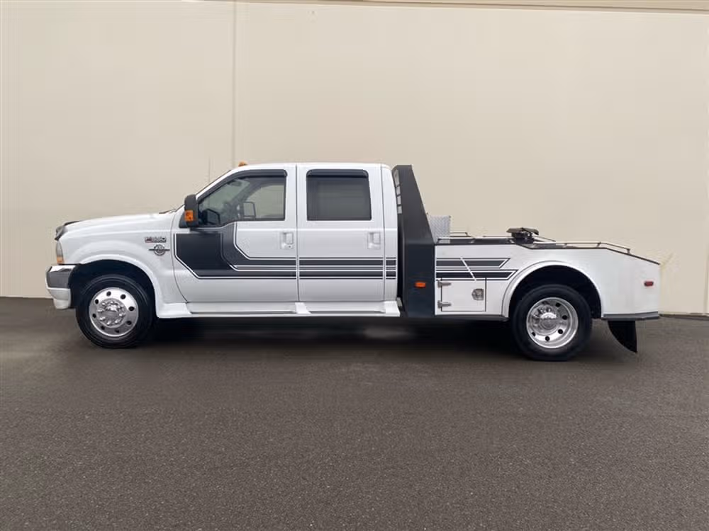 2001 Ford F-550 Super Duty Super Duty Chassis Crew Cab Image 7