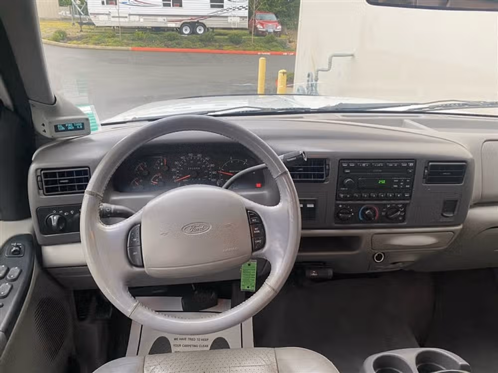 2001 Ford F-550 Super Duty Super Duty Chassis Crew Cab Image 15