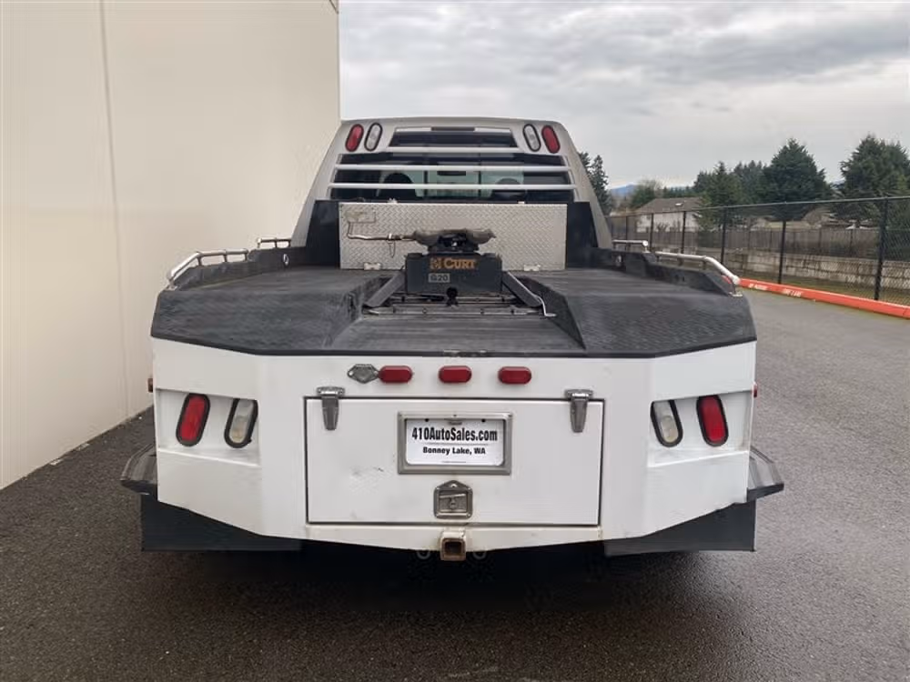 2001 Ford F-550 Super Duty Super Duty Chassis Crew Cab Image 4