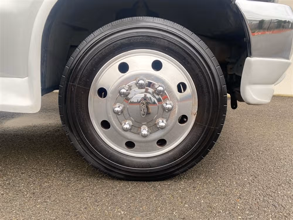 2001 Ford F-550 Super Duty Super Duty Chassis Crew Cab Image 13