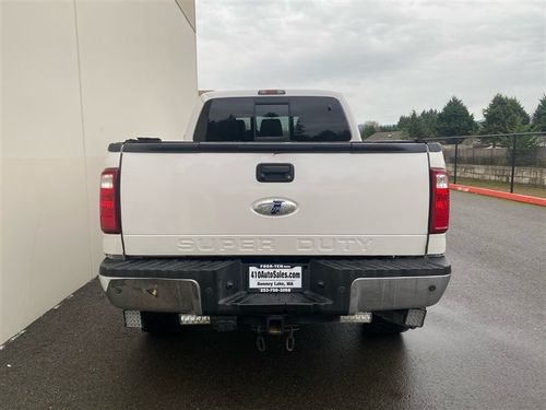 2012 Ford F-350 Super Duty SUPER DUTY LARIAT 4X4 Crew Cab Lower Image 2