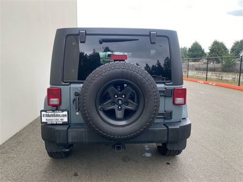 2014 Jeep Wrangler Unlimited Rubicon Lower Image 2