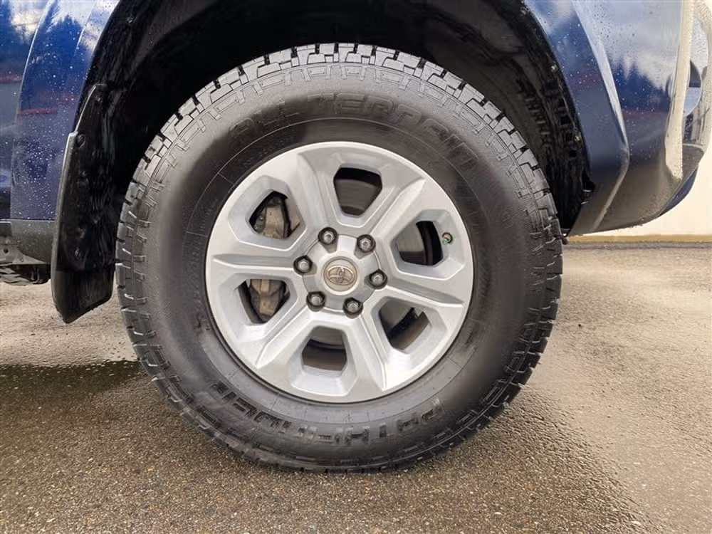 2018 Toyota 4Runner SR5 Premium Image 9