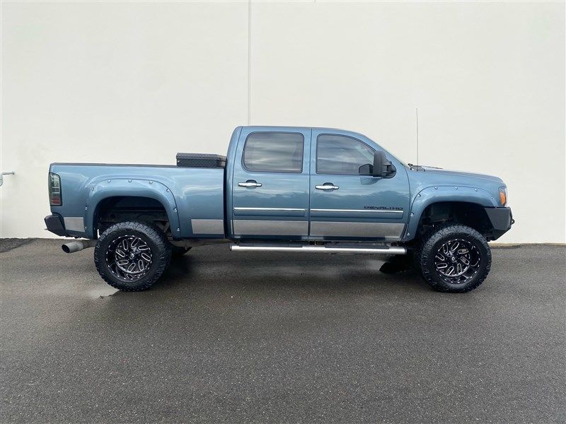 2012 GMC Sierra 2500HD Denali Crew Cab Upper Image 2