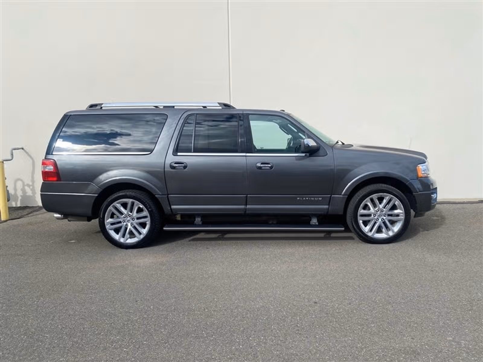 2017 Ford Expedition EL Platinum Upper Image 2