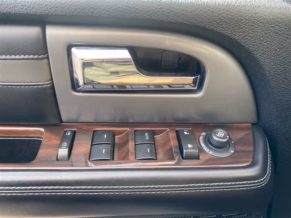 2017 Ford Expedition EL Platinum Image 25