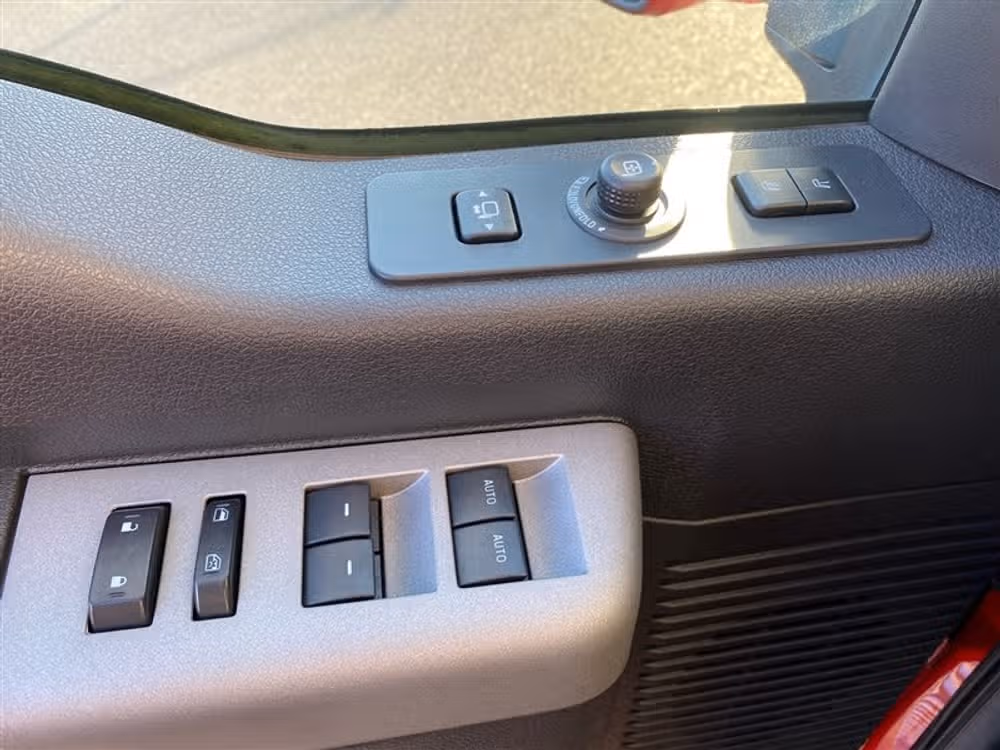 2013 Ford F-350 Super Duty LARIAT 4X4 *LONG BED* Crew Cab Image 23
