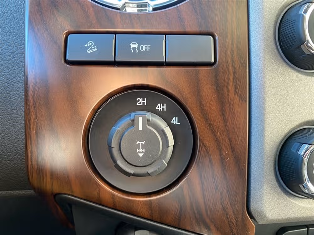 2013 Ford F-350 Super Duty LARIAT 4X4 *LONG BED* Crew Cab Image 17