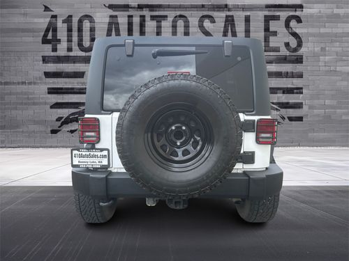 2012 Jeep Wrangler Unlimited Rubicon Lower Image 2