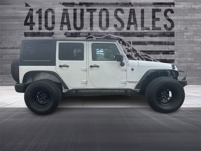 2012 Jeep Wrangler Unlimited Rubicon Upper Image 2