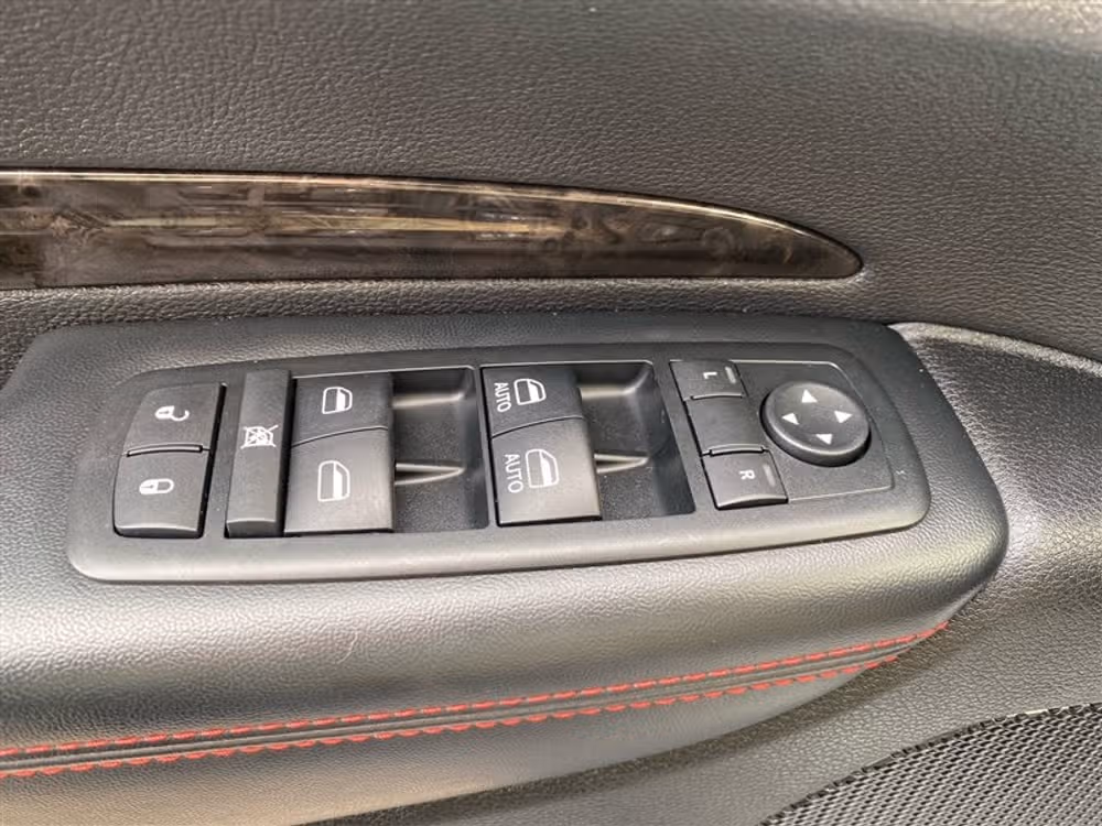 2012 Dodge Durango R/T Image 22