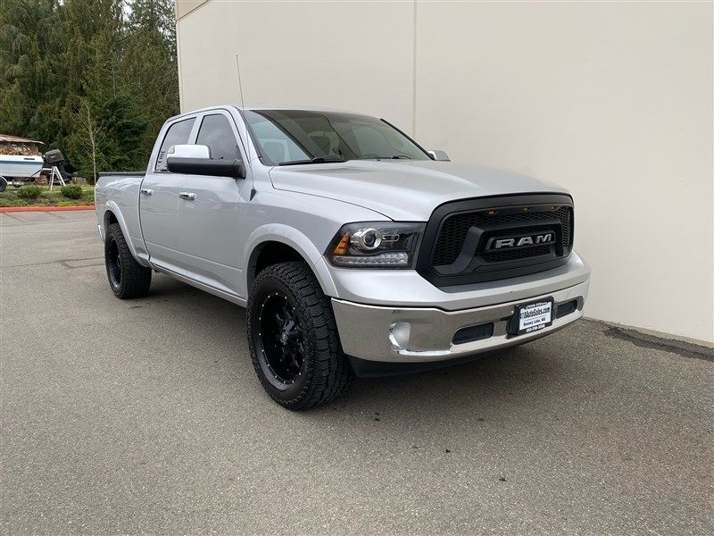 2016 Ram 1500 Laramie Crew Cab Upper Image 1