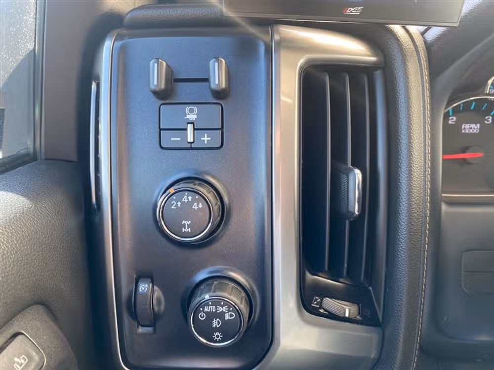 2015 Chevrolet Silverado 3500HD 3500 LTZ DRW ** LIFTED LONG BED ** Crew Cab Image 23