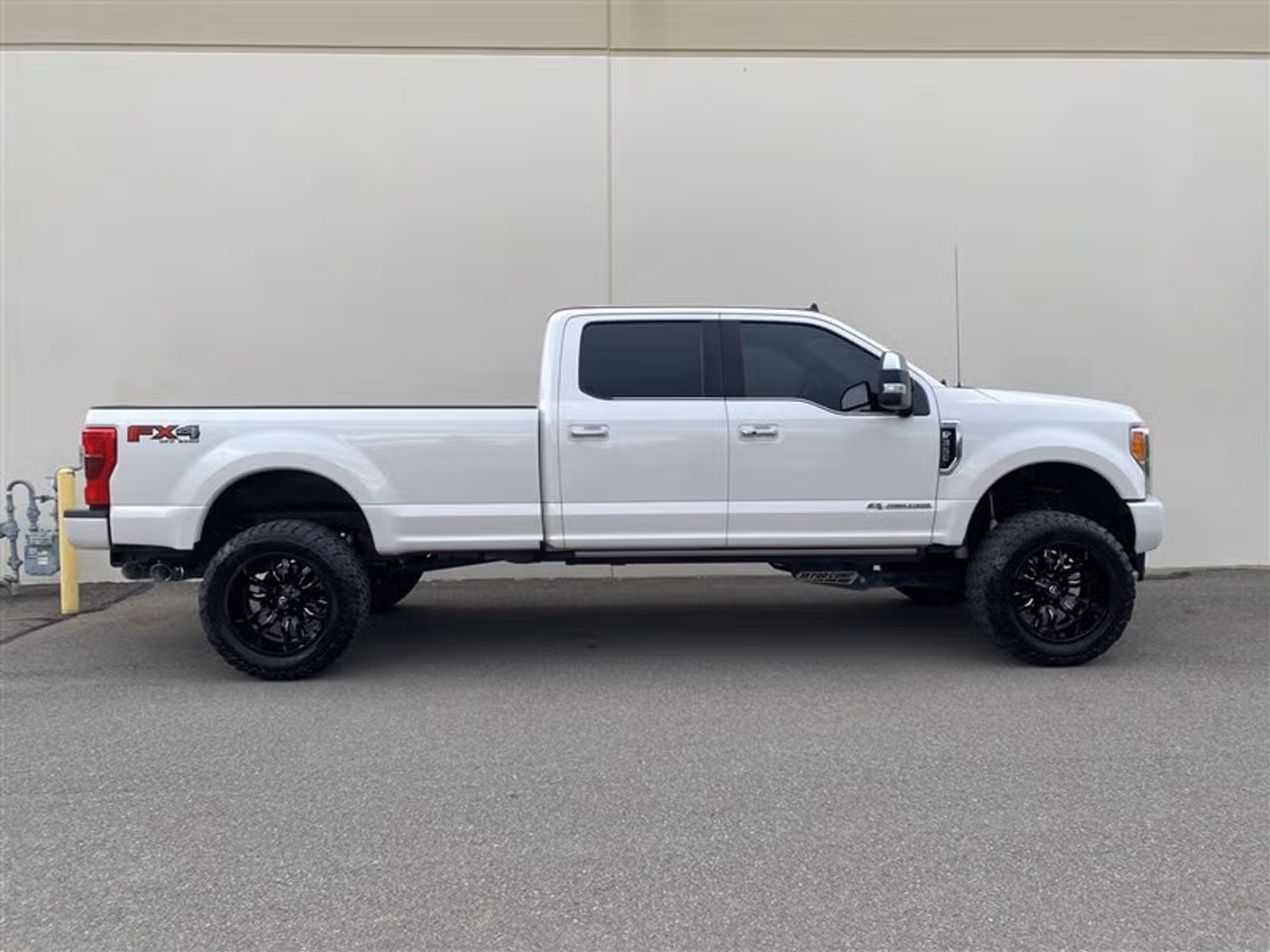 2019 Ford F-350 Super Duty SUPER DUTY PLATINUM *LONG BED* Crew Cab Upper Image 2
