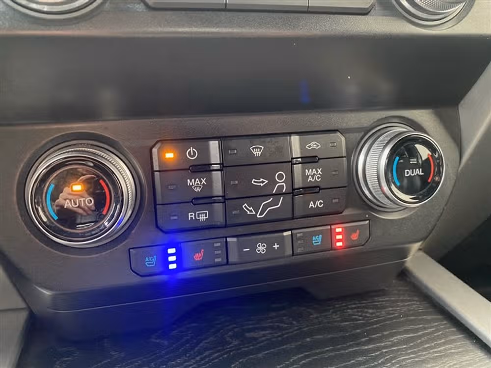 2019 Ford F-350 Super Duty SUPER DUTY PLATINUM *LONG BED* Crew Cab Image 18