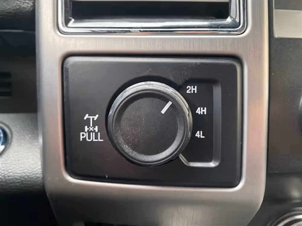 2019 Ford F-350 Super Duty SUPER DUTY PLATINUM *LONG BED* Crew Cab Image 19