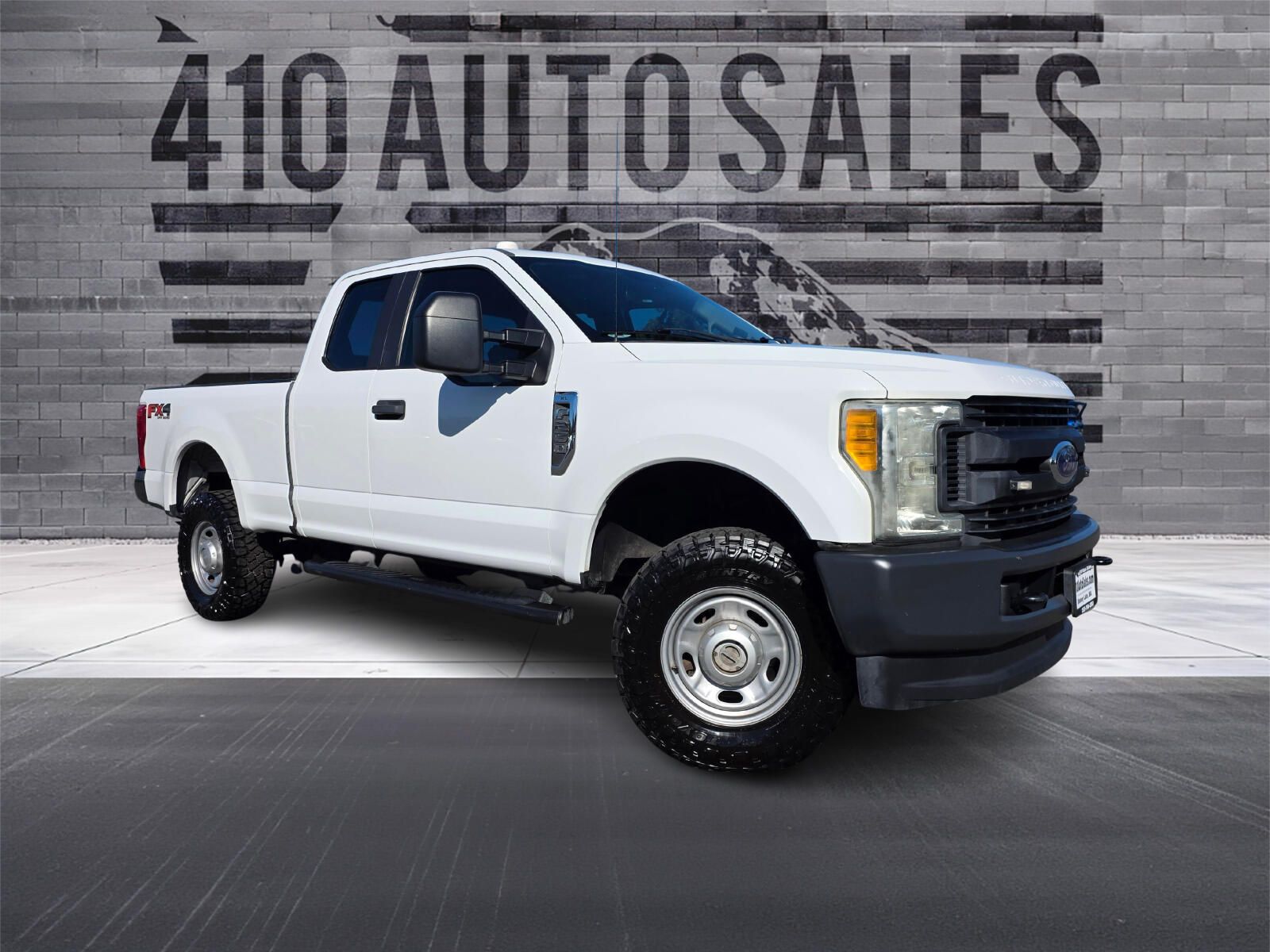 Oxford White 2017 Ford F-250 Super Duty Pickup Truck Four-Wheel Drive Automatic