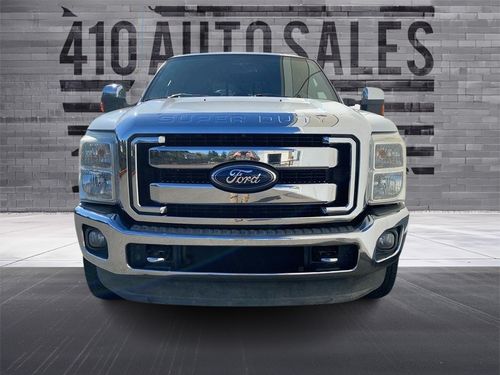 2012 Ford F-250 Super Duty SUPER DUTY LARIAT 4X4 Crew Cab Lower Image 3