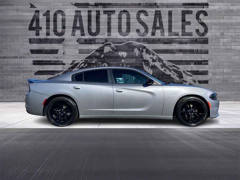 2016 Dodge Charger SE photo 2