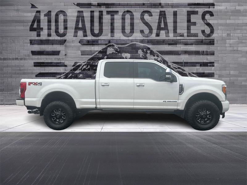 2018 Ford F-350 Super Duty SUPER DUTY Crew Cab Upper Image 2