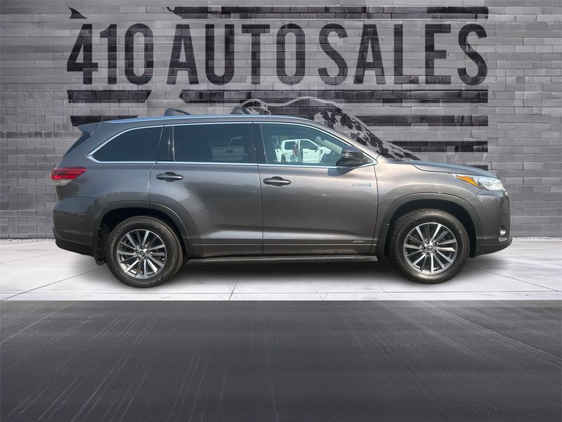 2018 Toyota Highlander Hybrid XLE photo 2