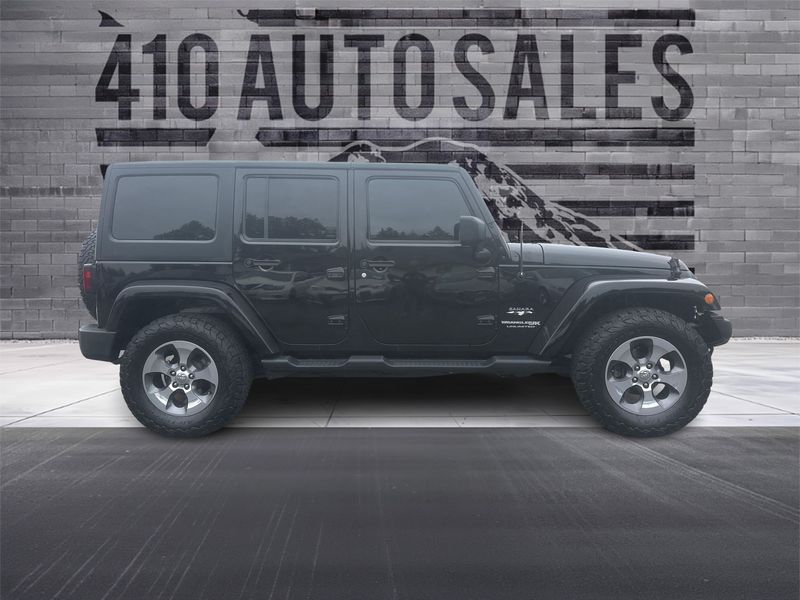 2018 Jeep Wrangler Unlimited Sahara photo 2