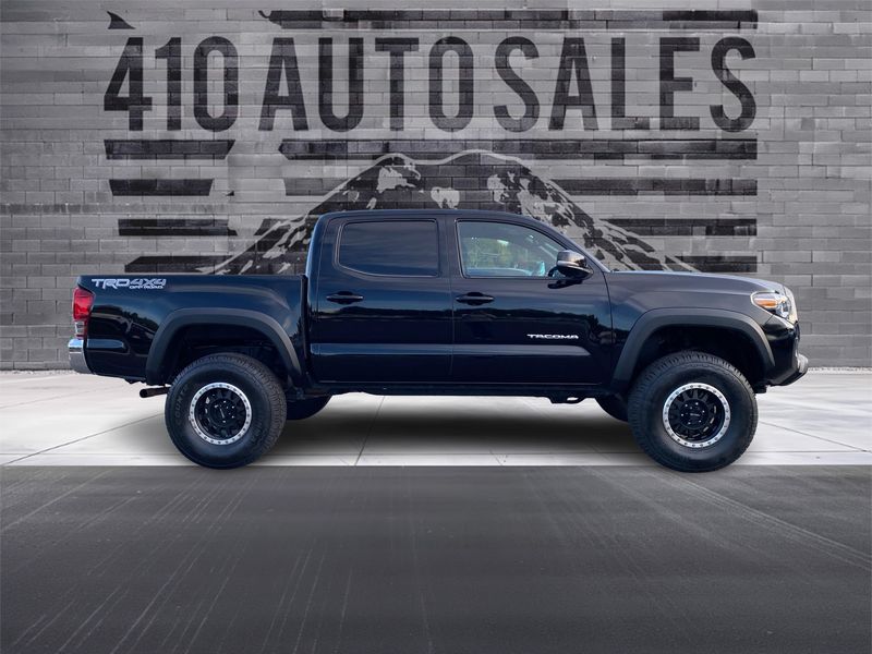 2017 Toyota Tacoma TRD Off-Road 4x4 *LIFTED* Upper Image 2