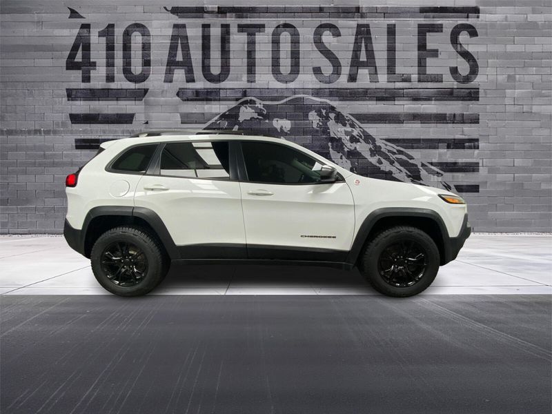 2015 Jeep Cherokee Trailhawk photo 2