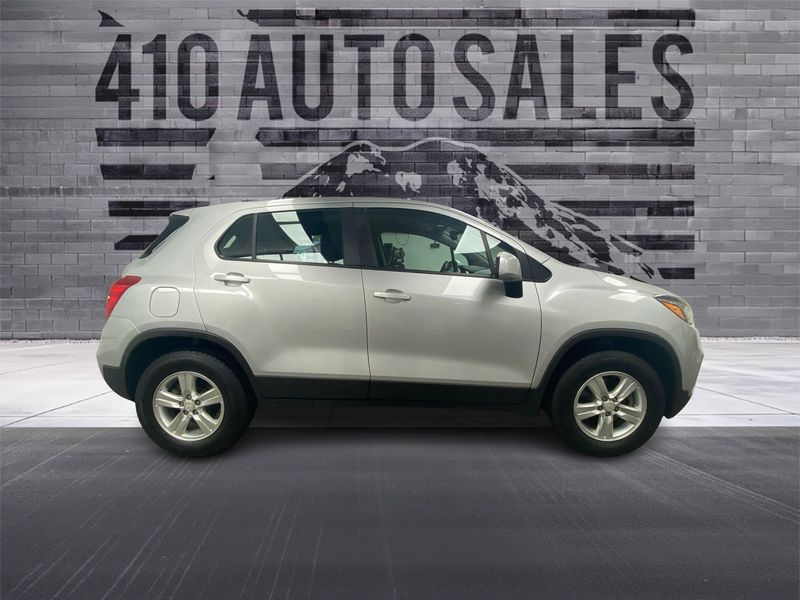 2018 Chevrolet Trax LS Crossover Upper Image 2