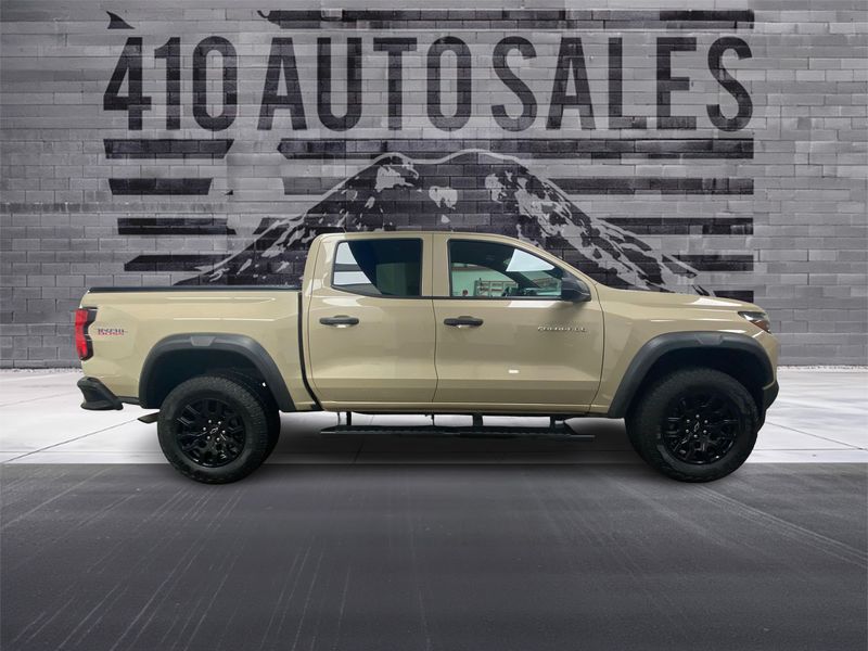 2023 Chevrolet Colorado Trail Boss 4X4 Crew Cab Upper Image 2