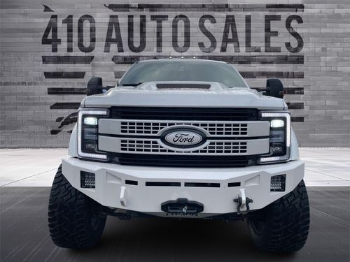 2018 Ford F-450 Super Duty Platinum Crew Cab Lower Image 3