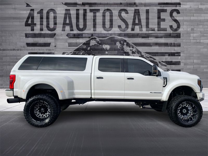 2018 Ford F-450 Super Duty Platinum Crew Cab Upper Image 2