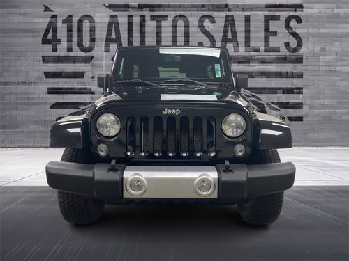 2014 Jeep Wrangler Unlimited Sahara 4X4 Lower Image 2