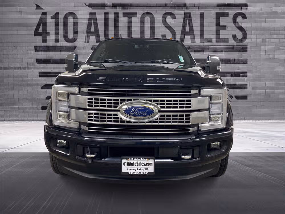 2019 Ford F-450 Super Duty Platinum Crew Cab Lower Image 3