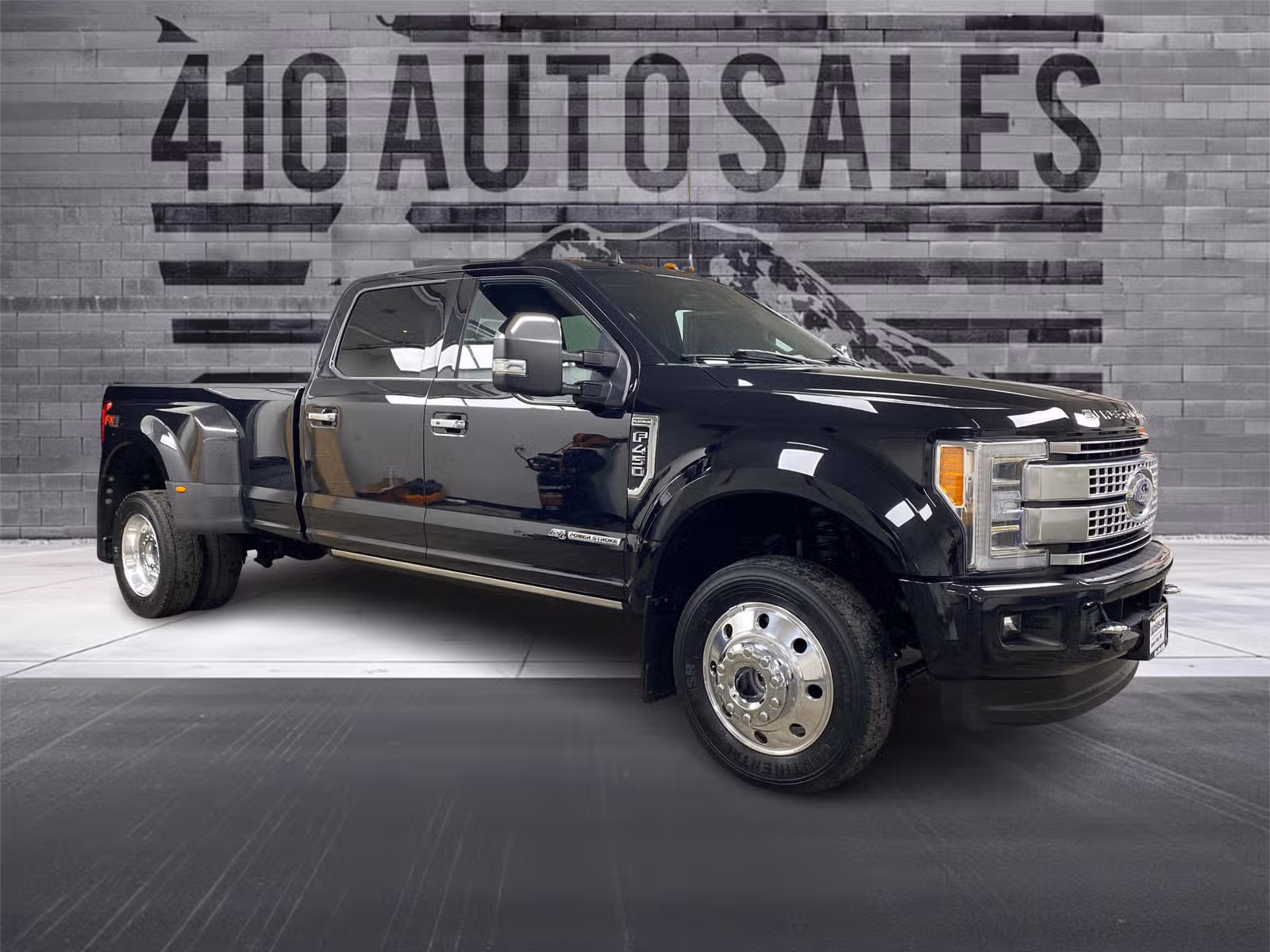 2019 Ford F-450 Super Duty Platinum Crew Cab Upper Image 1