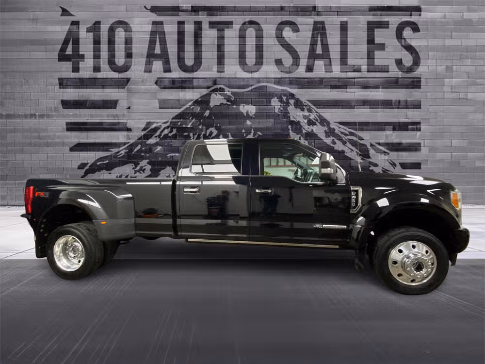 2019 Ford F-450 Super Duty Platinum Crew Cab Image 2